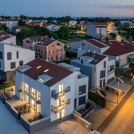 Villa Explorer One By Briskva *